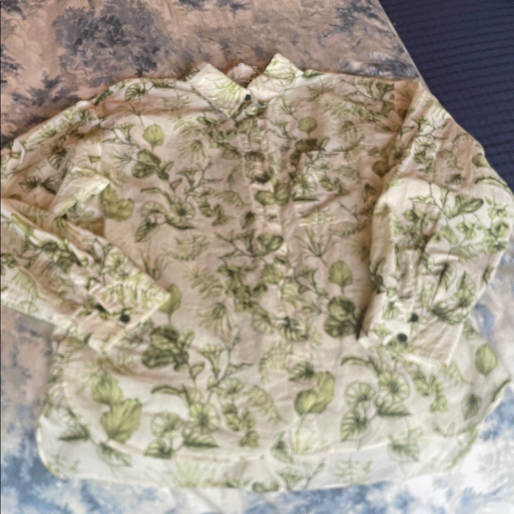 Zara Floral Green and White Button-Up Shirt